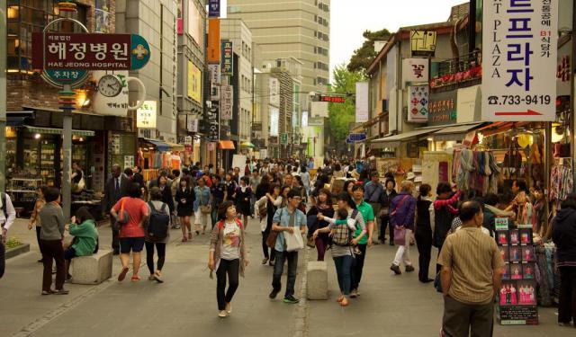 shopping in Insadong Seoul